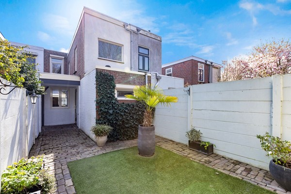 Foto - Te koop: Karakteristieke tussenwoning met garage in Tilburg!